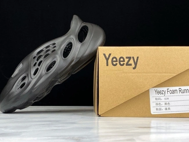 Slide Yeezy Runner Foam 1006